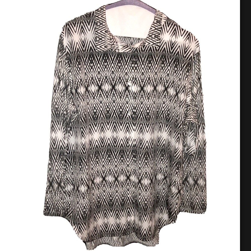 H&M Blouse Black and White geometric design blouse